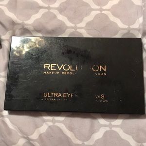 Makeup revolution eyeshadow palette- Flawless 2